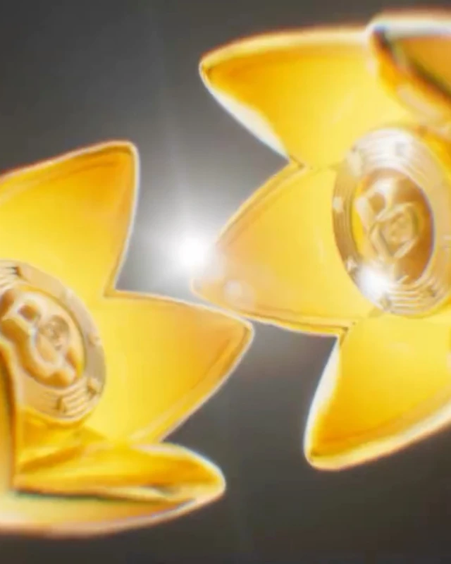 빅뱅 20주년 뱅봉 공개👑☀️ 입체 응원봉의 시초가, 20년 만에 다시 켜집니다❤️ ‘THE LIGHT RETURNS.’ 빅뱅 20주년 응원봉 에디션이 베일을 벗었습니다. 39초 티저에 왕관 끝 발광, 손잡이 버튼, 왕관 안쪽 로고가 차례로 담겼습니다. 8월 21~23일 고양종합운동장 개막까지 16일, 투어는 18개 도시 31회차로 이어집니다. 뱅봉은 팬덤 V.I.P를 상징하는 왕관 형태로, 국내 입체 응원봉의 시초로 꼽힙니다. 디자인은 지드래곤이 한 것으로 알려졌어요. 이미지