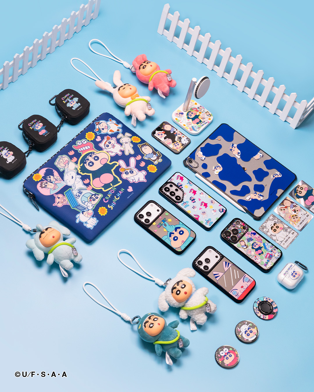 말썽꾸러기 짱구가 더 귀여워져 돌아왔습니다! 🐯✨
케이스티파이(CASETiFY)가 ‘짱구는 못말려’와 두 번째 협업 컬렉션을 공개했습니다. 이번에는 흰둥이, 와니야마 등 동물 코스튬을 입은 짱구가 주인공. 원하는 캐릭터와 스티커, 문구를 조합하는 커스텀 케이스부터 랜덤으로 만나는 ‘플러시 참’까지 소장 욕구를 자극합니다. 이번 컬렉션은 8월 31일부터 케이스티파이 공식 웹사이트와 도산을 포함한 국내 15개 오프라인 스토어에서 만나볼 수 있습니다. 이미지1