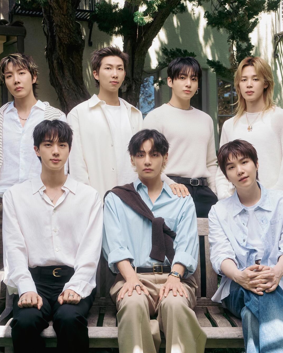 LA가 제대로 환영한다🇺🇸💜
미국 로스앤젤레스가 8월 1~8일을 ‘BTS 위크’로 공식 지정했다.
BTS의 ‘아리랑’ 월드투어를 기념해 LA 시청은 붉은빛으로 물들고, 소파이 스타디움에서는 4회 공연이 열립니다. 전석 매진은 물론, LA 시의회는 BTS를 현대를 대표하는 가장 영향력 있는 아티스트 중 하나로 공식 소개했죠.
도시가 직접 기념하는 BTS의 귀환. 이미지2