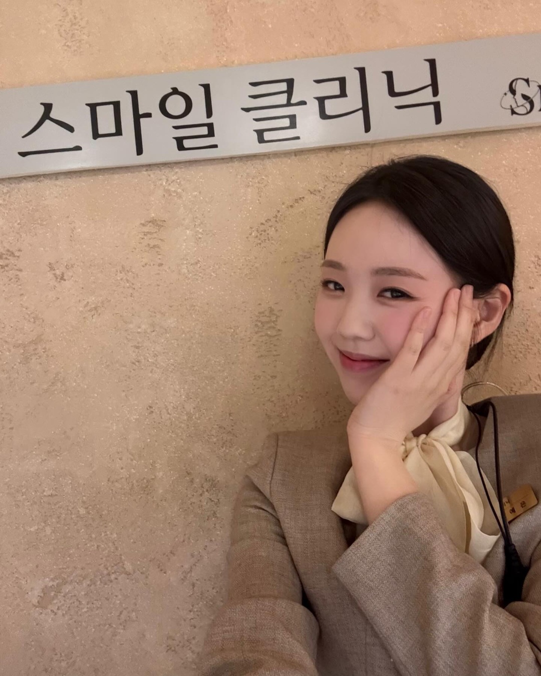 지예은이 직접 밝힌 소감❤️
“평생 함께하고 싶은 사람이 생겼습니다”
결혼이 먼 이야기라고 생각하며 지내왔다고 했습니다. 지예은(32)이 12월 12일 결혼을 앞두고 직접 남긴 문장이죠. 상대는 이렇게 설명했습니다. “언제나 제 편이 되어주고 힘이 되어주며, 함께 누리는 행복을 알게 해준 사람.”
댄서 겸 안무가 바타(32)와는 올해 4월 열애를 공개했고, 넉 달 만에 결혼 소식을 전했습니다. 발표 사흘 전에는 이혜영이 자신의 채널에 나온 지예은에게 “초대해 준다면 100만 원”이라며 축의금을 약속했거든요. 이미지2