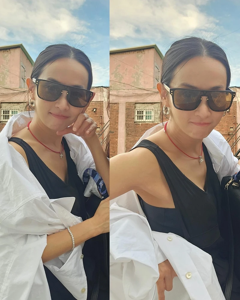 조여정😎✨ 최애 데일리 선글라스
베니스 국제영화제, 일상 모두에서 하는 최애 루이비통 선글라스는?❤️
바로 루이비통 ‘와이메아’ 선글라스인데요. 영화제 공식 석상이 아닌 이탈리아에서의 일상적인 순간에서 착용해, 조여정이 평소 어떤 선글라스를 즐겨 쓰는지 엿볼 수 있었습니다.
조여정은 평소에도 이 선글라스를 활용한 다양한 스타일링을 보여주고 있습니다. 캐주얼한 차림에는 선글라스 하나로 포인트를 주고, 여행지에서는 편안한 룩에 매치해 실용적인 액세서리로 활용하는 모습을 보여줍니다.
특별한 행사에서만 꺼내 드는 아이템이 아닌 일상속에서 자주 손이 가는 조유정의 데일리 선글라스를 확인해보세요!
• 루이비통 - 와이메아 선글라스, 86만 원대 이미지2