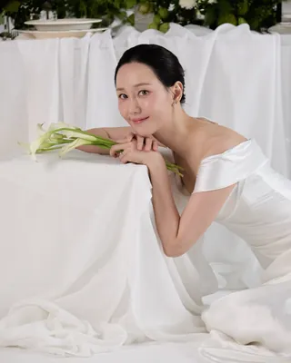 배우 이유영이 두 아이의 엄마가 되었습니다🎉 이유영 소속사 에이스팩토리 측은 오늘(11일) "이유영이 이달 둘째 딸을 출산했다"고 밝혔습니다. 지난 5월 비연예인 남편과 혼인신고 후 9월 첫째 딸을 품에 안았던 이유영은, 연이어 둘째 딸 출산이라는 겹경사를 맞이했습니다. 산모와 아이 모두 건강한 상태로 알려졌습니다. 새로운 가족을 맞이한 이유영 배우에게 많은 축하가 이어지고 있습니다. 이미지