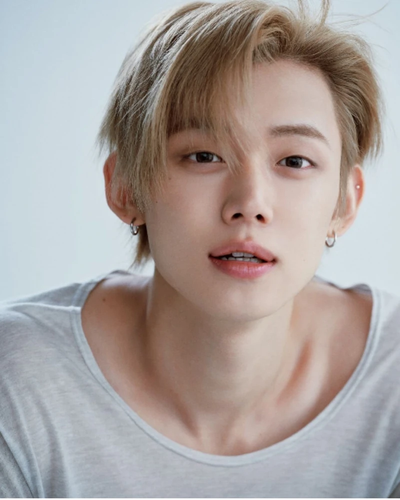 투모로우바이투게더 연준이 생일을 맞아 1억 원을 기부했습니다 🎂💙
13일 사랑의열매 사회복지공동모금회에 따르면, 연준은 이날 1억 원을 기부하며 고액기부자 모임인 '아너 소사이어티' 회원으로 가입했습니다. 기부금은 경기 성남지역 어르신들을 위한 무료급식 지원과 노후화된 복지시설 개보수에 사용될 예정입니다.
연준은 "그동안 받은 과분한 사랑을 더 많은 분들과 의미 있게 나누고 싶어 기부를 결심했다"며 "작은 정성이 누군가의 오늘을 따뜻하게 만들어주는 큰 힘이 되기를 바란다"고 전했습니다.
앞서 연준은 결식아동 지원, 소방관 트라우마 회복, 루게릭요양병원 건립 등 꾸준히 나눔을 실천해 왔습니다. 이미지1