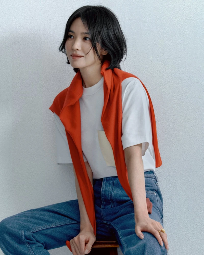 송혜교 ✨ 보테가 베네타의 새로운 얼굴
이탈리아 럭셔리 브랜드 보테가 베네타가 송혜교를 글로벌 앰버서더로 선정했습니다.✨
깊이 있는 연기로 세계적인 사랑을 받아온 송혜교의 독보적인 존재감과 패션·예술·문화에 대한 지속적인 관심이 장인정신과 창의성을 중시하는 하우스의 가치와 맞닿았는데요. 송혜교와 보테가 베네타가 함께 써 내려갈 새로운 여정에 기대가 모입니다. 이미지2