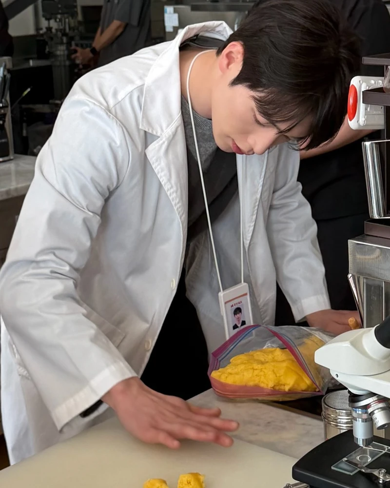 아침을 깨우는 서강준 얼굴 공격🥹
<너 말고 다른 연애>에서 안은진과 함께 10년차 장기 커플을 열연 중인 서강준의 비하인드 씬 만나보세요. 이미지2