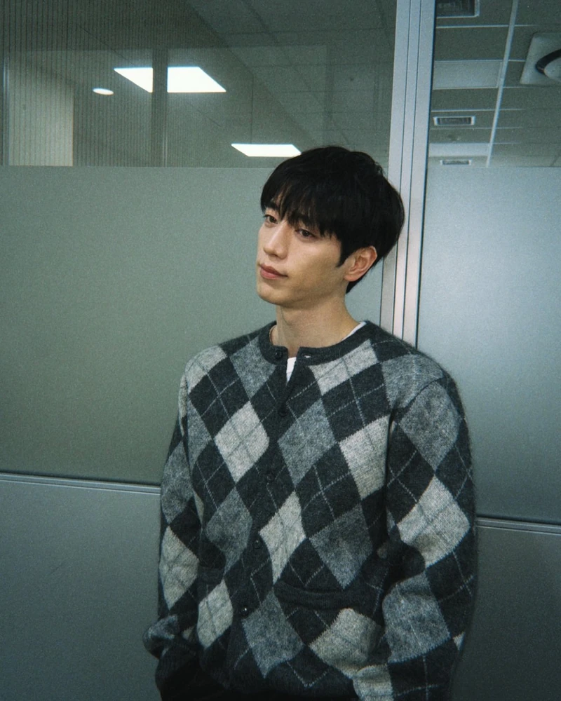 아침을 깨우는 서강준 얼굴 공격🥹
<너 말고 다른 연애>에서 안은진과 함께 10년차 장기 커플을 열연 중인 서강준의 비하인드 씬 만나보세요. 이미지1