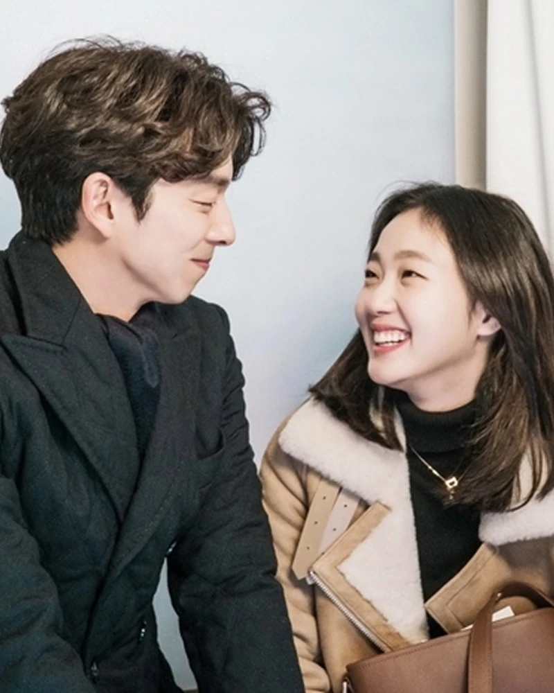 드라마 '도깨비'가 10주년을 맞아 뮤지컬로 재탄생합니다. 📺✨
2016년 방영되어 큰 사랑을 받았던 tvN 드라마 '도깨비'가 뮤지컬로 제작된다는 소식입니다. 10년이 지난 지금도 많은 이들의 인생 드라마로 꼽히는 작품인 만큼, 무대 위에서 어떤 모습으로 구현될지 관심이 집중되고 있습니다.
과연 공유와 김고은이 연기했던 '김신'과 '지은탁'을 무대에서는 누가 연기하게 될까요? 캐스팅 라인업에도 벌써부터 기대가 모아집니다. 이미지1