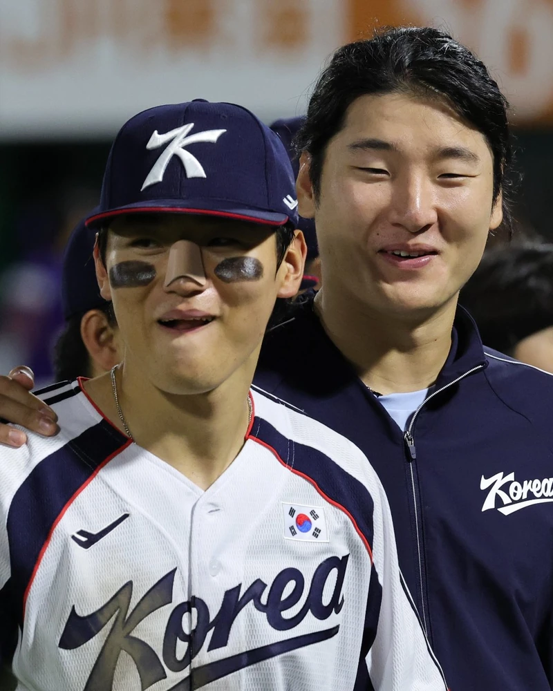 한일전 승리, 한국 야구 2026 아이치·나고야 아시안게임 금메달 🥇🇰🇷
한국 야구대표팀이 2026 아이치·나고야 아시안게임 결승에서 일본을 3-1로 꺾고 정상에 올랐습니다. 선발 곽빈은 6⅓이닝 1실점으로 마운드를 든든하게 지켰고, 타선에서는 김도영, 문보경, 문현빈이 나란히 1타점씩 기록하며 승리를 이끌었습니다. 슈퍼라운드에서 일본에 당한 0-5 패배도 결승에서 완벽하게 설욕했습니다. 이미지1
