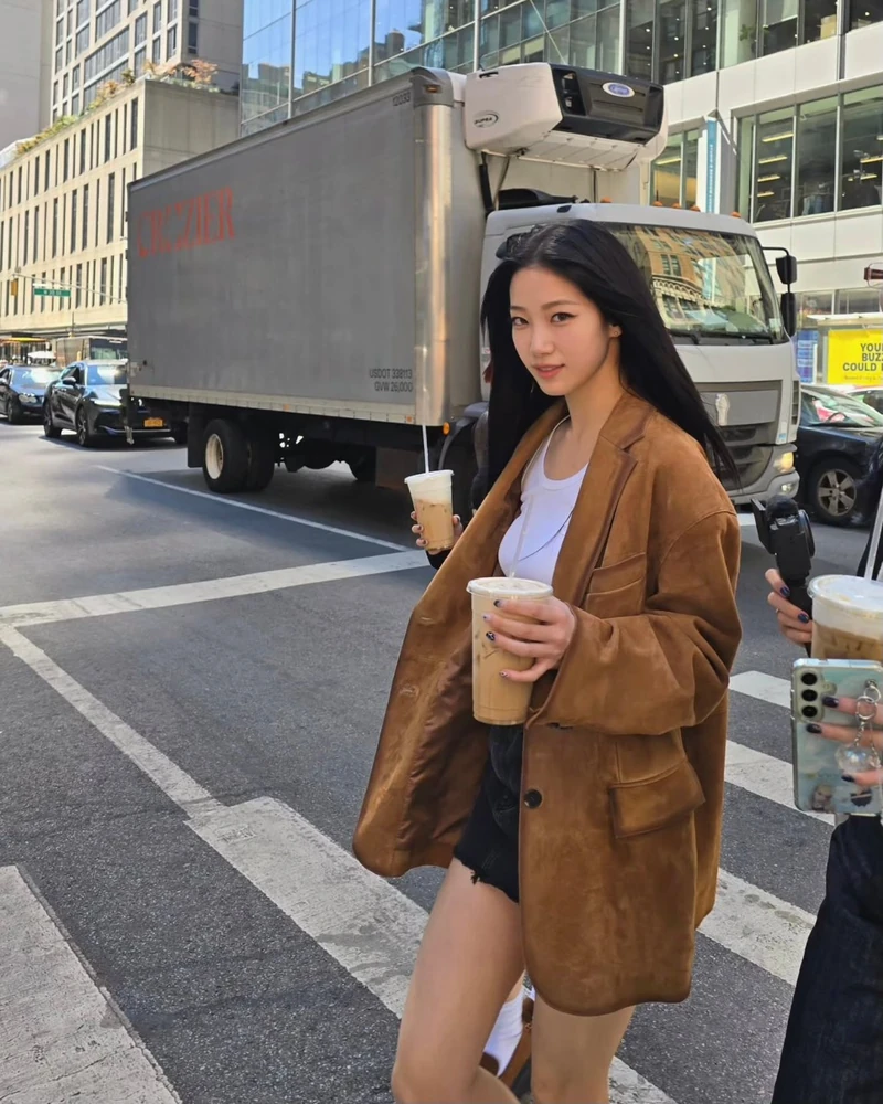 잠깐 입고 아쉬운 아우터?? 아니🙅🏻♀️
간절기에 실용 만점 스웨이드 자켓 입어 보자🐻😉 이미지2