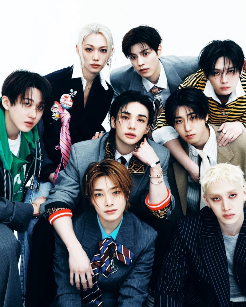 스트레이 키즈도 그래미 거부🙅♂️
BTS 이어 스트레이 키즈도 그래미 출품 안 한다🚫
미국 그래미 어워즈가 신설한 '아시안 팝' 부문에 대한 반발이 거세지고 있습니다. 방탄소년단(BTS)이 출품을 거부한 데 이어, 스트레이 키즈(Stray Kids) 역시 내년 제69회 그래미 어워즈에 작품을 출품하지 않는다고 공식 입장을 밝혔습니다.
아시아 음악의 수상 기회를 넓히겠다는 그래미의 취지와 달리, 아티스트들의 반응은 싸늘하기만 한데요. 과연 그래미의 '아시안 팝' 신설은 어떤 결과를 낳게 될까요? 이미지1