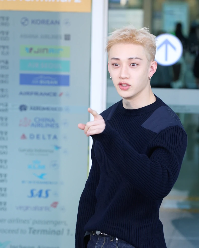방찬💛 또 한 번 따뜻한 마음을 전했습니다
스트레이 키즈 방찬이 오늘 생일을 맞아 3억 원을 기부하며 선한 영향력을 전했습니다. 🎂✨
방찬은 사단법인 히어사이클, 국제구호개발 NGO 월드비전, 사단법인 동아시아바다공동체 오션에 각 1억 원씩 총 3억 원을 전달했습니다. 이번 기부금은 난청 청년 의료비 지원, 취약계층 아동 장학금, 해양 정화 활동 등 다양한 분야에 사용될 예정입니다.
방찬은 올해 누적 5억 원의 나눔을 실천하며, 꾸준한 기부 활동으로 사회 곳곳에 온기를 나누고 있습니다. "도움이 필요한 곳곳에 마음이 닿아 더 나은 내일을 꿈꾸는 데 보탬이 되었으면 좋겠다"는 그의 진심 어린 메시지가 돋보입니다. 이미지2