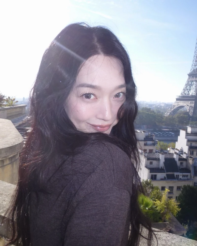 루이비통 27SS 전❤️🤍민아공주
셀카로 기대감을 벌써 주네요.. 이번엔 또 얼마나 이쁘려고..😢 이미지2