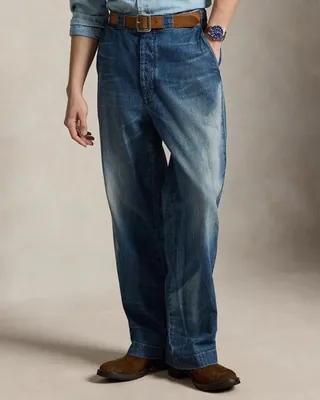 폴로 랄프 로렌 빅 데님 치노💙
1990년대 폴로 빅 치노 실루엣👖🏇인디고 워싱 데님
폴로 랄프 로렌이 1990년대 빅 치노 실루엣을 인디고 데님으로 옮겼어요. 이름도 '빅 데님 치노', 넉넉한 와이드 핏은 그대로 두고 원단만 바꿨죠.
특수 가공으로 빈티지 워싱을 더해 처음부터 오래 입은 듯한 색감이 납니다. 브라운 스웨이드 슈즈 하나만 매치해도 90년대 폴로 무드가 살아나요.
• 폴로 랄프 로렌 빅 데님 치노, 59만 원대 이미지