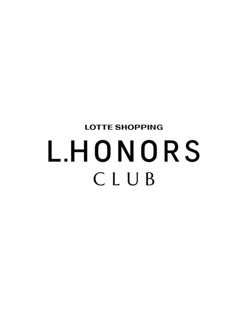 롯데 주식 1,000주 1년?! 🛍️엘.아너스
롯데쇼핑, 11월부터 주주 전용 멤버십 '엘.아너스 클럽' 시행❤️
1,000주를 1년 넘게 들고 있으면 롯데백화점 라운지와 발렛·주차 이용권이 열립니다. 롯데쇼핑이 11월 1일부터 시행하는 주주 우대 제도 '엘.아너스 클럽(L.HONORS CLUB)' 얘기예요. 회사 측은 국내 대기업 최초라고 밝혔습니다.
1주 이상 보유한 주주는 첫 가입 때 백화점·마트·e커머스에서 쓸 수 있는 10~20% 할인 쿠폰을 받습니다. 구매 실적 100만·200만·300만원에 따라 엘포인트 1~3% 적립도 더해집니다. 9월 말 기준 주주는 11월 1일 첫 혜택을 받고, 이후 3개월마다 반복됩니다.
일본은 상장사 약 40%가 이런 주주우대 제도를 운영합니다. 국내에선 오뚜기·휠라홀딩스 등 일부 기업만 도입한 상황. 상세 혜택은 15일부터 엘포인트 앱 사전 신청 페이지에서 확인할 수 있어요. 이미지2