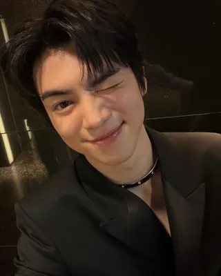 차준환이 배우로 복귀합니다. 🎬⛸️ 차준환은 티빙 오리지널 시트콤 '궁전랜드' 주연으로 발탁되어 새로운 도전에 나섭니다. 이번 작품에서 그는 알바생 역할을 맡아 생존기를 그릴 예정입니다. 아역 배우 출신인 차준환이 무려 17년 만에 다시 연기를 선보이게 되어 팬들의 기대가 모이고 있습니다. 이미지