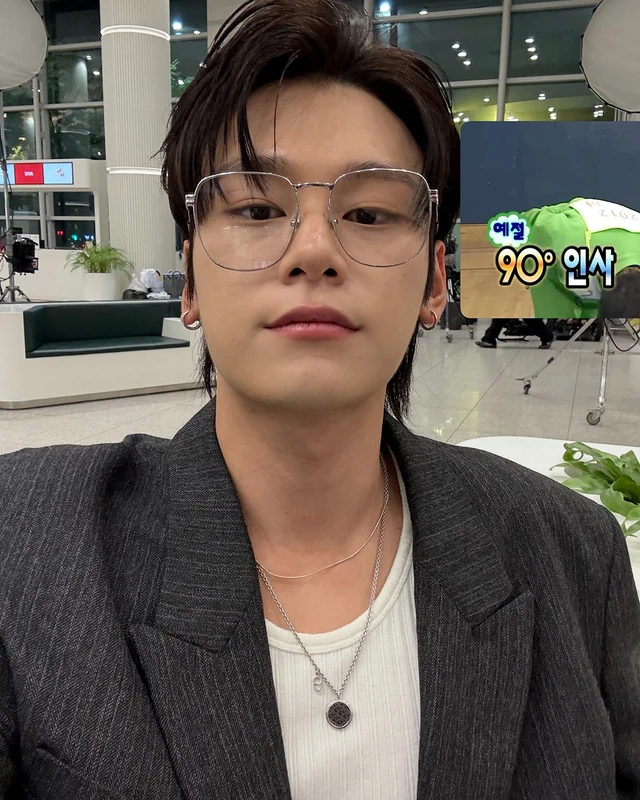 요즘 눈여겨봐야 할 배우 차우민. ✨ 강렬한 눈빛과 187cm의 훤칠한 피지컬. 2000년생인 그는 수영과 유도 선수 출신으로, 2021년 웹드라마 '플로리다 반점'으로 데뷔했습니다. 이후 '약한영웅 Class 1', '밤이 되었습니다', '스터디그룹'에서 강렬한 존재감을 드러냈죠. 최근 넷플릭스 '나를 충전해줘'에서는 톱스타 지은호 역을 맡아 다정한 순정남의 매력을 선보이고 있는데요. 악역부터 로맨스까지, 매 작품 새로운 얼굴을 보여주는 차우민의 다음 행보가 기대됩니다. 이미지
