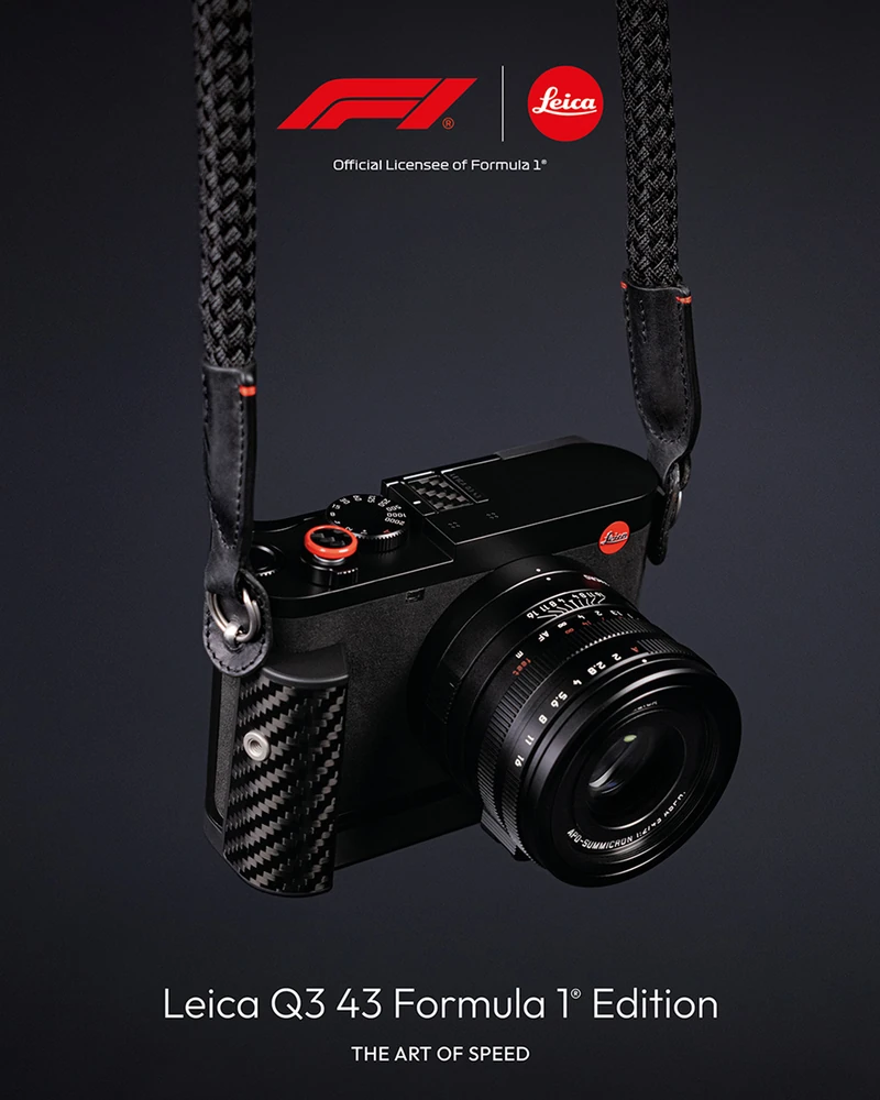 레이싱 감성을 입은 라이카 카메라!📷🏎️
라이카(Leica)가 포뮬러 1과 협업한 한정판 ‘라이카 Q3 43 Formula 1 에디션’을 출시했습니다. 레이싱카의 스티어링 휠에서 영감을 받은 블랙 소재에 카본 파이버와 레드 포인트를 더해 모터스포츠 특유의 역동적인 디자인을 완성했는데요.
6,000만 화소 풀프레임 센서와 43mm 렌즈를 탑재했으며, 레이스 현장의 생동감을 표현하는 전용 컬러 프리셋 ‘Formula 1’도 적용했습니다. F1 로고가 새겨진 디테일과 전용 스트랩까지! 가격은 1,470만 원으로, 10월 21일부터 판매됩니다. 이미지2