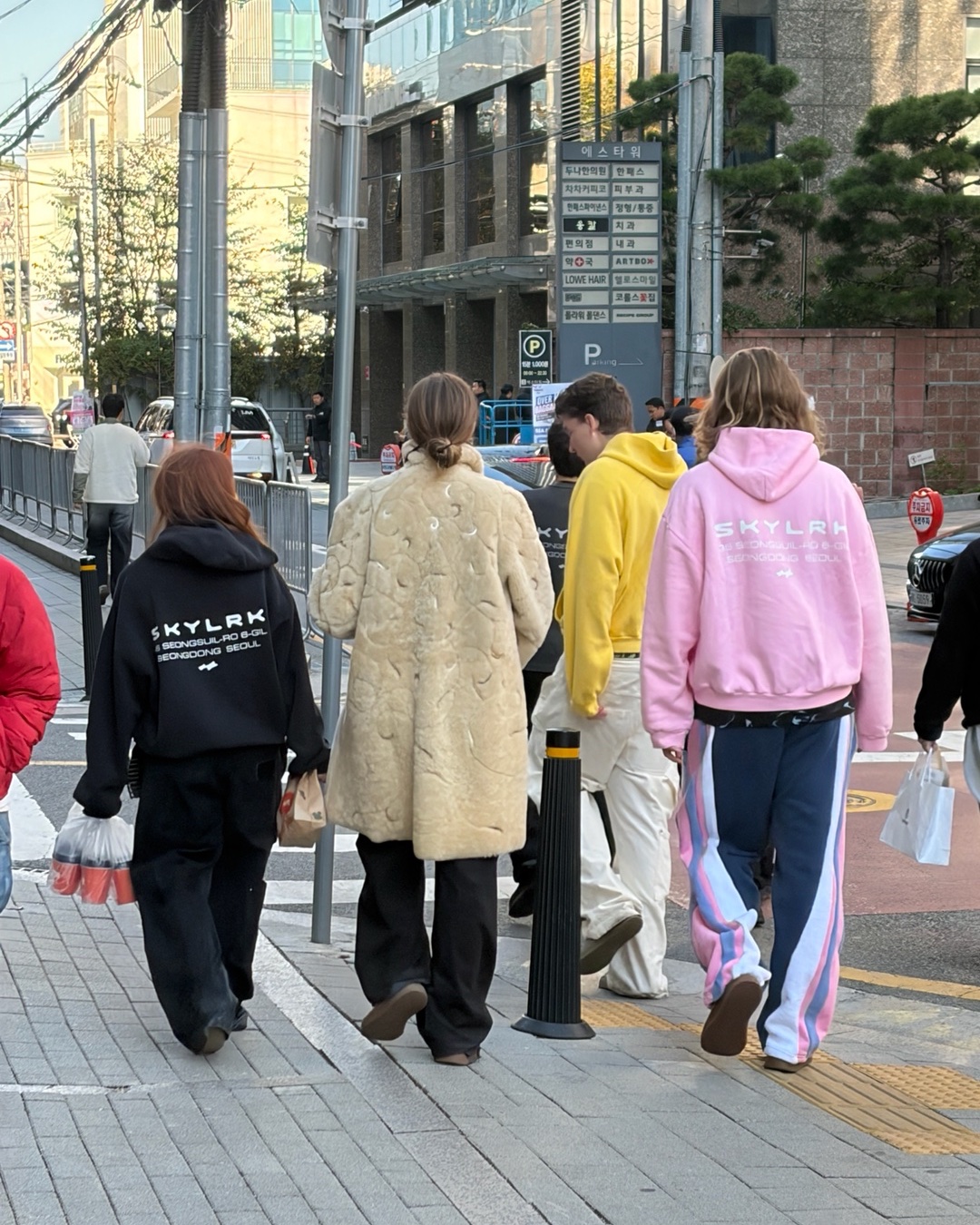 출시