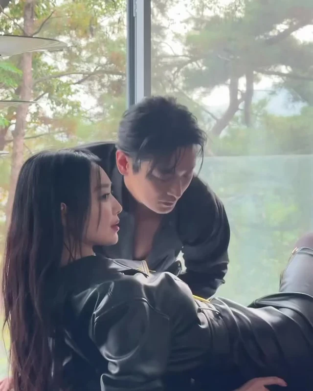 재혼황후 민아언니🖤❤️흑화 버전 빨리 보고 싶어요👸🏻 어떤 판타지 세계 펼쳐질지 기대 중.. 이미지