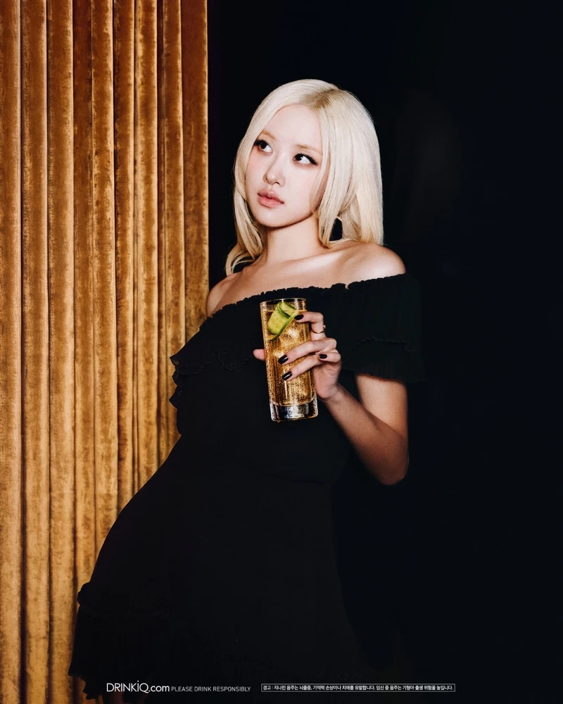 조니워커가 글로벌 협업 파트너로 블랙핑크 로제를 선정했습니다! 🥃✨
브랜드 철학인 '킵 워킹(Keep Walking)'을 접목해 다양한 협업을 추진할 예정이라고 하는데요.
로제와 조니워커의 만남, 앞으로 어떤 시너지를 보여줄지 기대가 됩니다.
한국 시장 및 소비자들에게도 특별한 이벤트나 에디션이 출시될지 귀추가 주목되네요. 이미지1