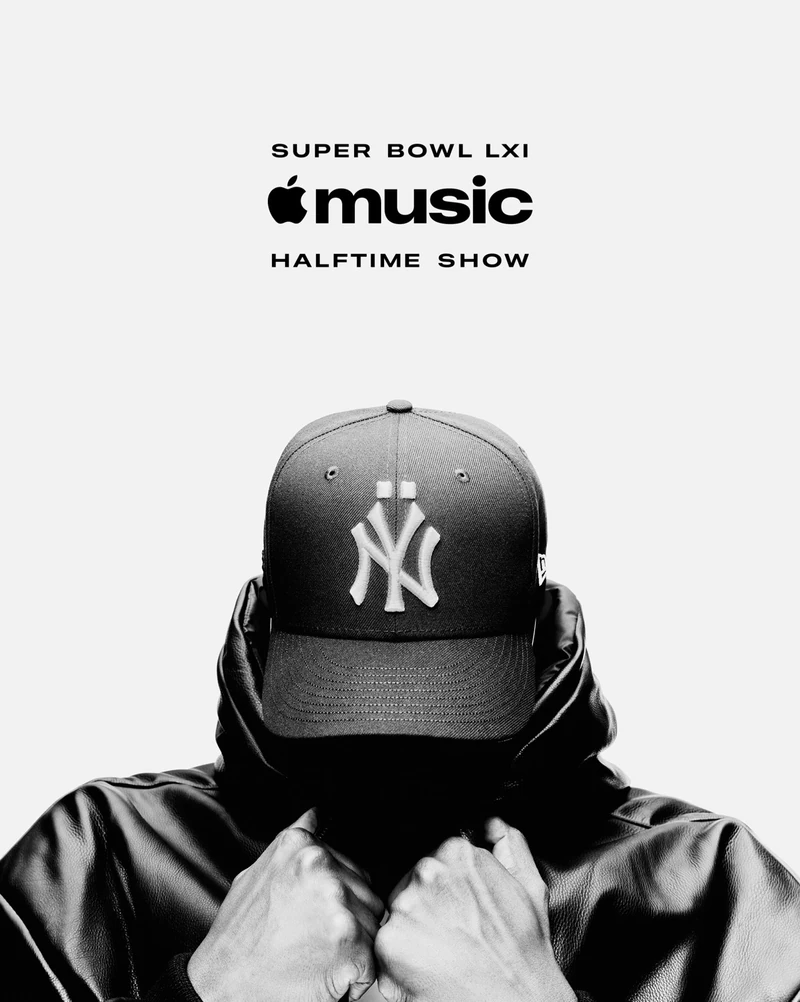 제이지(JAY-Z)가 2027년 슈퍼볼 하프타임 쇼의 헤드라이너로 나섭니다.🏈🔥
NFL과 애플 뮤직, 로크 네이션은 제이지가 2027년 2월 14일 미국 캘리포니아주 소파이 스타디움에서 열리는 슈퍼볼 LXI 하프타임 쇼의 주인공이라고 발표했습니다.
2019년부터 하프타임 쇼 제작에 참여해 온 제이지가 직접 무대에 오르는 것은 이번이 처음인데요. 힙합의 아이콘이 선보일 역사적인 공연에 전 세계 음악 팬들의 기대가 모이고 있습니다. 이미지2