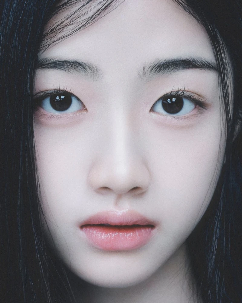 13년생 쿨뷰티 소녀 발견함💡🤍
프리큐어 실사판이라는 A20 lite 아윤이에요🩵
이수만이 프로듀싱한 A20 lite 막내인데, 사진이랑 영상 보고 애니에서 나온 줄 알았어요. 흑발 생머리에 짙은 눈썹까지 1세대 프리큐어 큐어 화이트를 그대로 옮겨 놓은 느낌!!
여러분 눈엔 싱크로율 몇 %? 이미지2