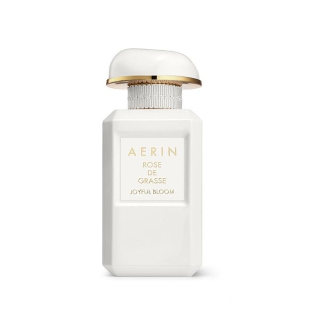 조이풀 블룸은 반짝이는 이탈리안 베르가못, 따뜻한 녹색 블랙커런트 버드, 푸르른 제라늄 잎의 노트로 시작합니다.달콤한 핑크빛 인도 로즈 버번시아나와 그라스의 싱그러운 로즈 센티폴리아의 활기가 더해져 풍부하고 화려한 모던 로즈의 향을 풍깁니다.깊이감 있는 터키식 로즈 인퓨전과 따뜻한 샌달 우드를 베이스로 마무리 됩니다. 이미지