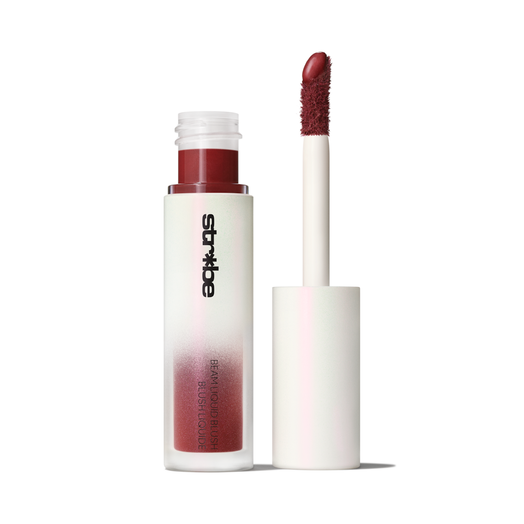 투명한 윤광이 비치는 쉬어 글로우#맥스트롭 립앤치크 블러쉬오로라처럼 은은하고 투명하게 빛나는 스트롭 펄 입자를 담아 부드러운 빛반사 효과로 자연스러운 윤광을 더해줍니다.여리한 라이트 핑크, 차분한 누디 베이지, 청량한 핑키 퍼플까지,다채롭게 믹스하여 피부에 자연스러운 입체감 & 생기로운 혈색을 연출해보세요. 이미지