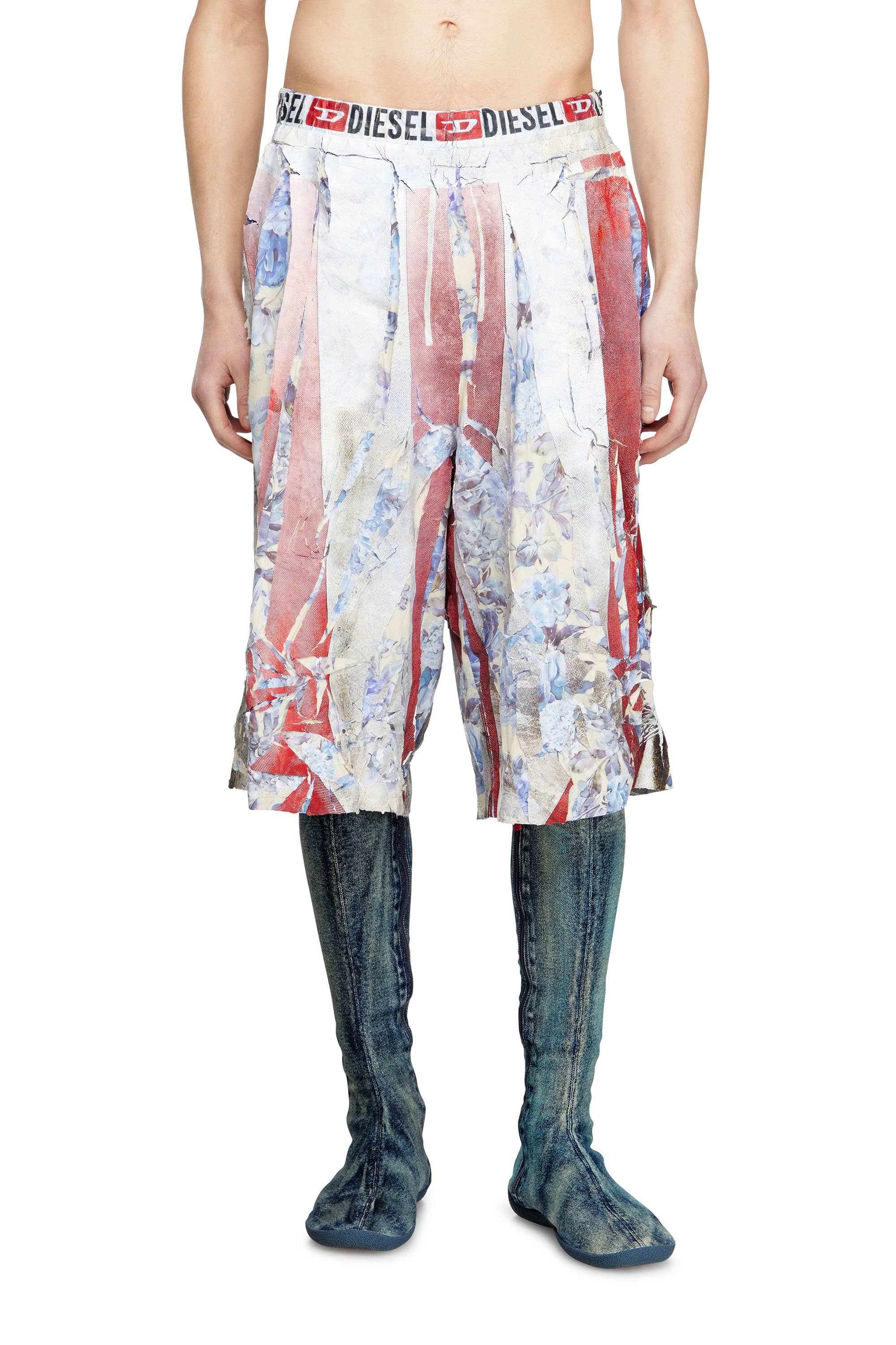 디젤의 클래식과 현대적 감각의 혁신적인 조합이 돋보이는 이 올젠더 나일론 저지 반바지는 SS25 런웨이에서 뜨거운 반응을 얻었습니다. 이미지