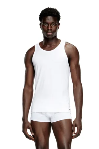 남성용 탱크탑 2개 세트입니다. 통기성 좋은 코튼 소재로 제작되었으며, 왼쪽 하단에 디젤 브랜드 로고가 프린트되어 있습니다. 이미지