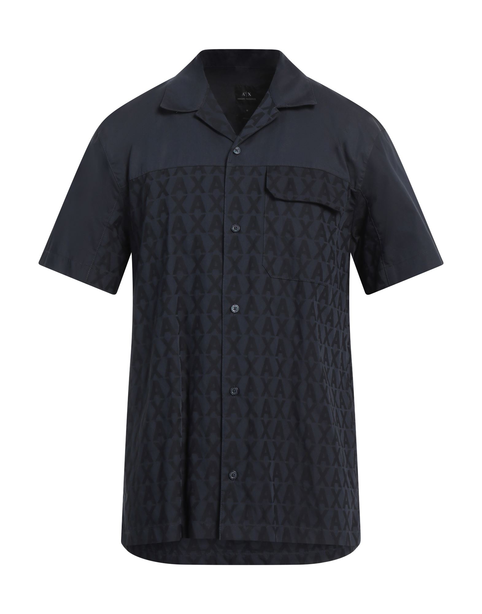 레귤러 셔츠, 자카드, 로고 디자인, 브랜드 로고, 캠프 칼라, 쇼트 슬리브, 버튼 여밈, 플랩 포켓, 세탁기로 세탁, 표백 금지, 건조기 사용불가. 이미지