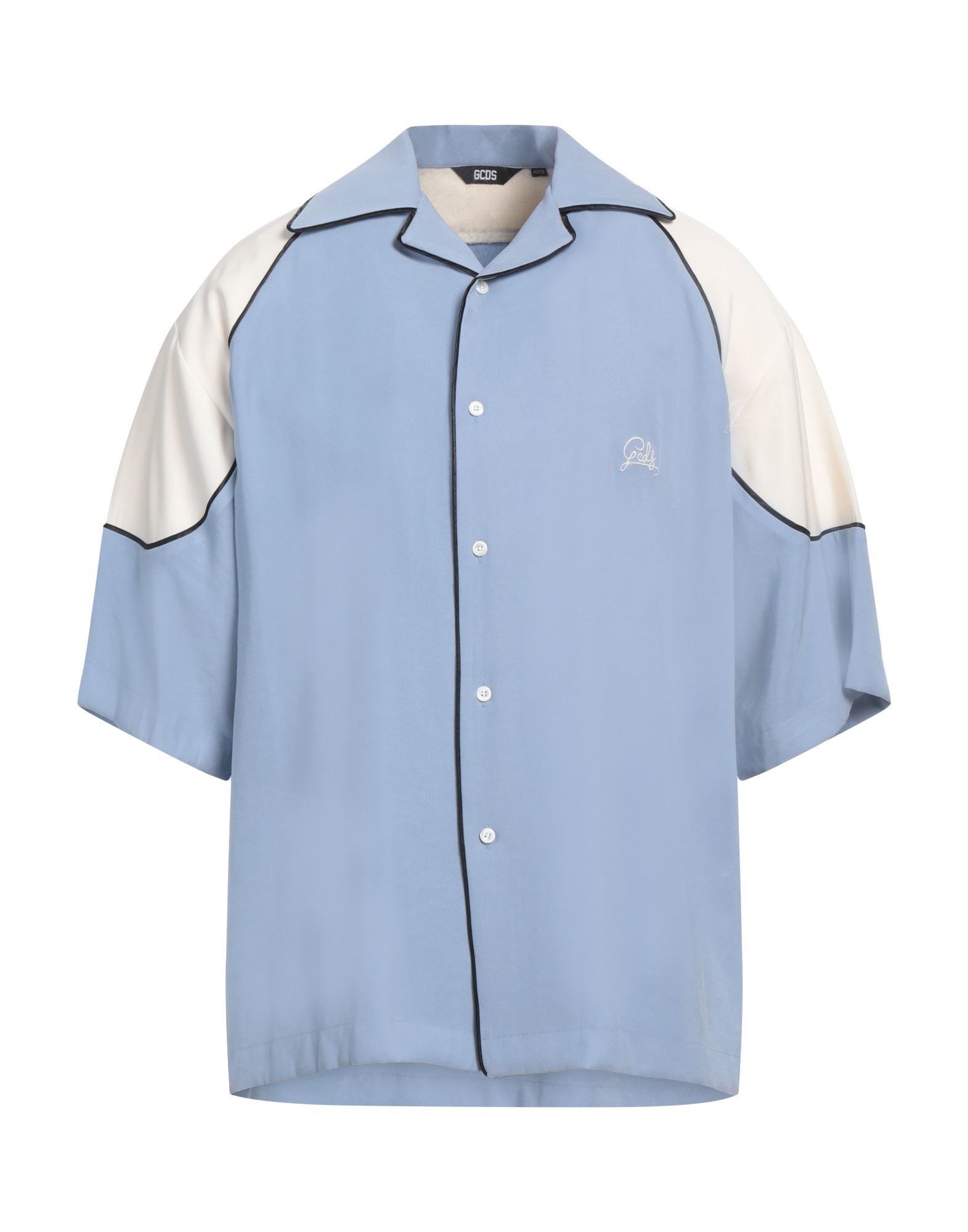 레귤러 셔츠, 트윌, 장식 디테일 솔리드 컬러, 투톤 패턴, 자수 로고 장식, 파이핑 트림, 클래식 칼라, 쇼트 슬리브, 버튼 여밈, 드라이클리닝 금지, 표백 금지, 건조기 사용불가, 다림질 금지. 이미지