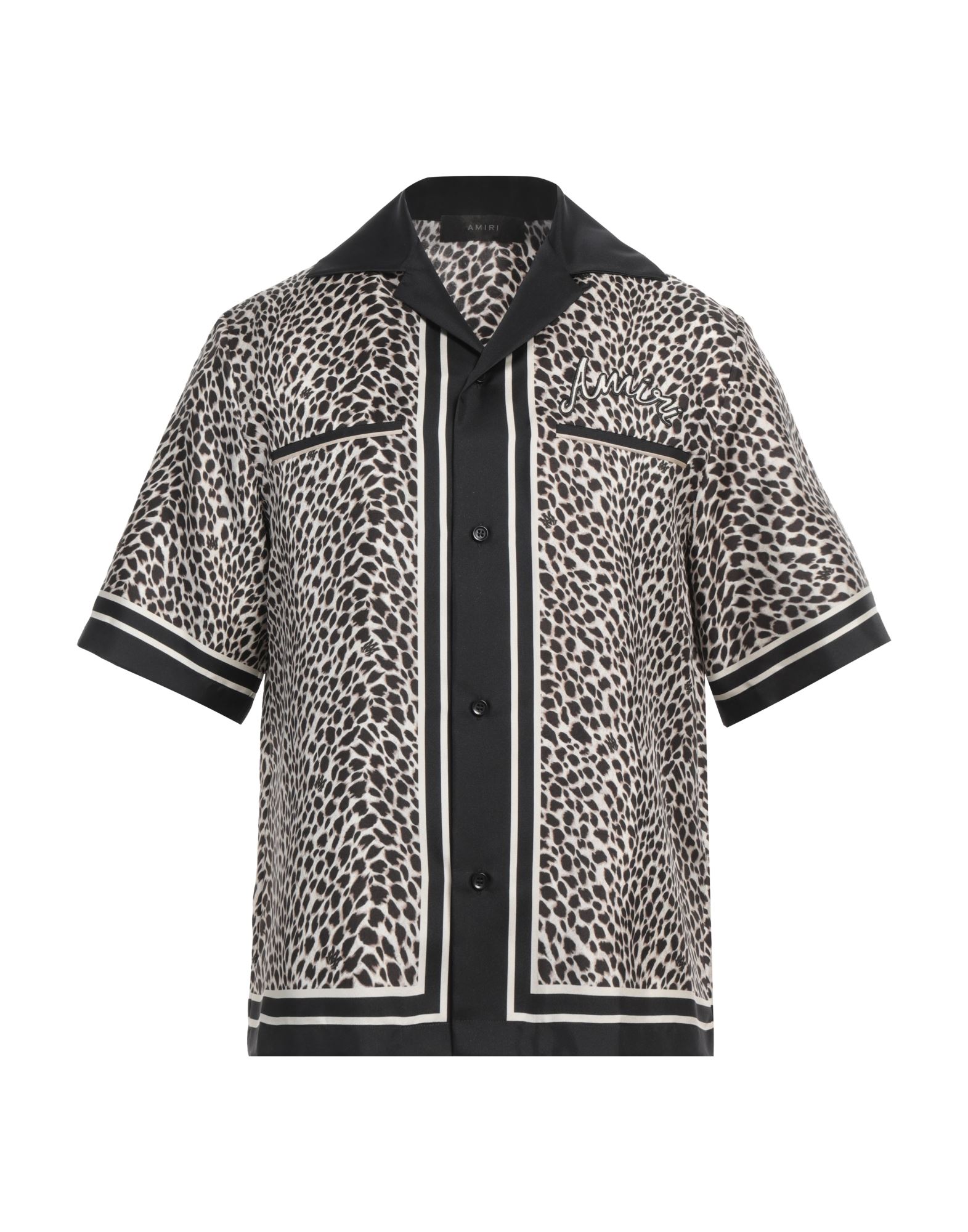 레귤러 셔츠, 새틴, 레오파드 패턴, 자수 로고 장식, 캠프 칼라, 쇼트 슬리브, 드라이클리닝, 표백 금지, 건조기 사용불가, 스타일과 우아함 그리고 화려함이 어우러진 멋진 파티 룩을 연출해줄 피스. 이미지