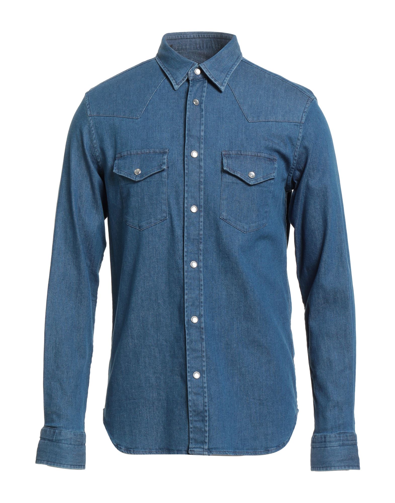 데님, 솔리드 컬러, 장식 부착 없음, 미디엄 워싱, 클래식 칼라, 롱 슬리브, 스냅버튼 커프스, 스냅버튼 여밈, 포켓 2개, 세탁기 세탁 또는 드라이클리닝, 표백 금지, 건조기 사용불가. 이미지