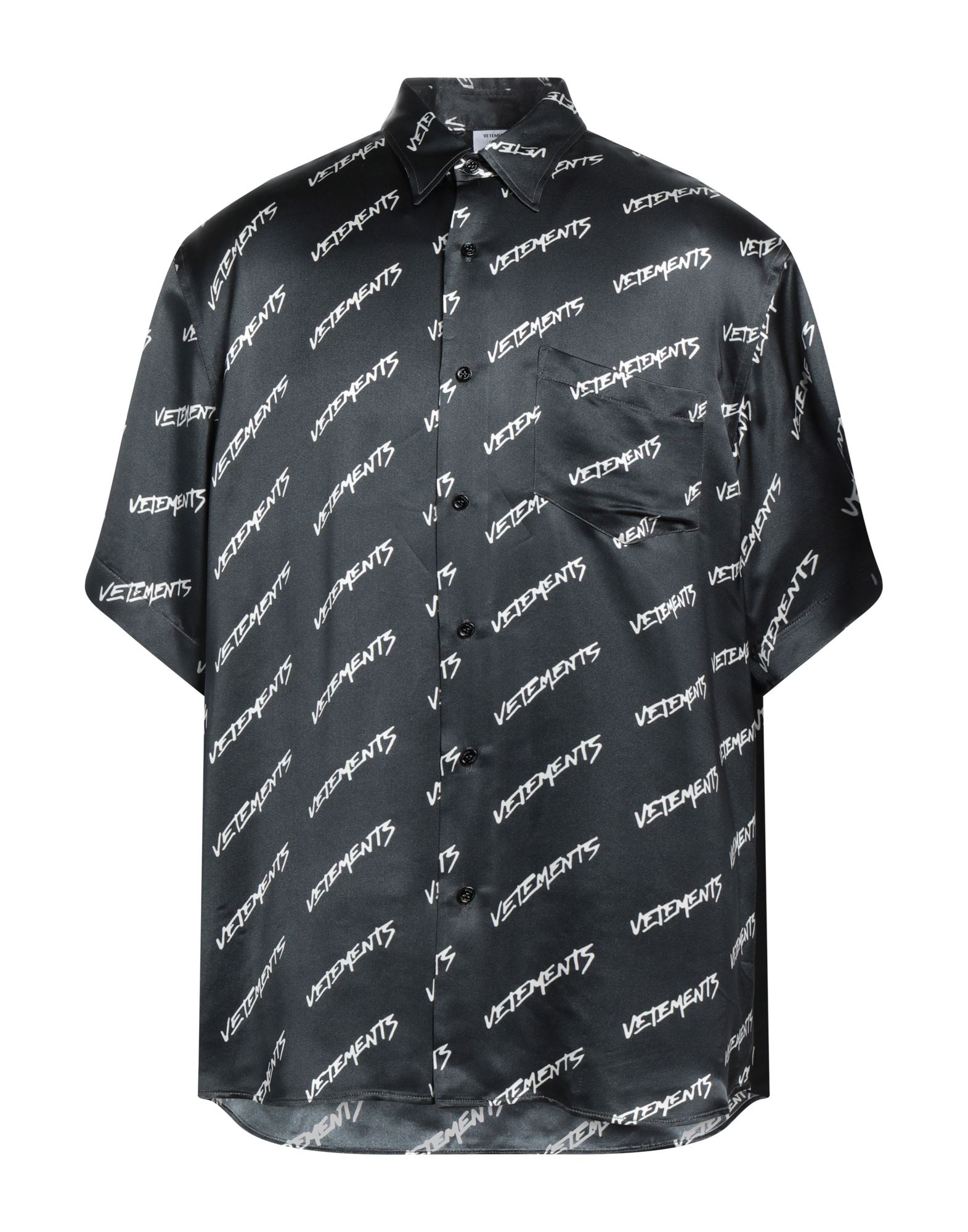 새틴, 브랜드 로고, 로고 디자인, 클래식 칼라, 쇼트 슬리브, 버튼 여밈, 싱글 포켓, 동물성 비섬유 자재 함유, 오버사이즈 셔츠. 이미지