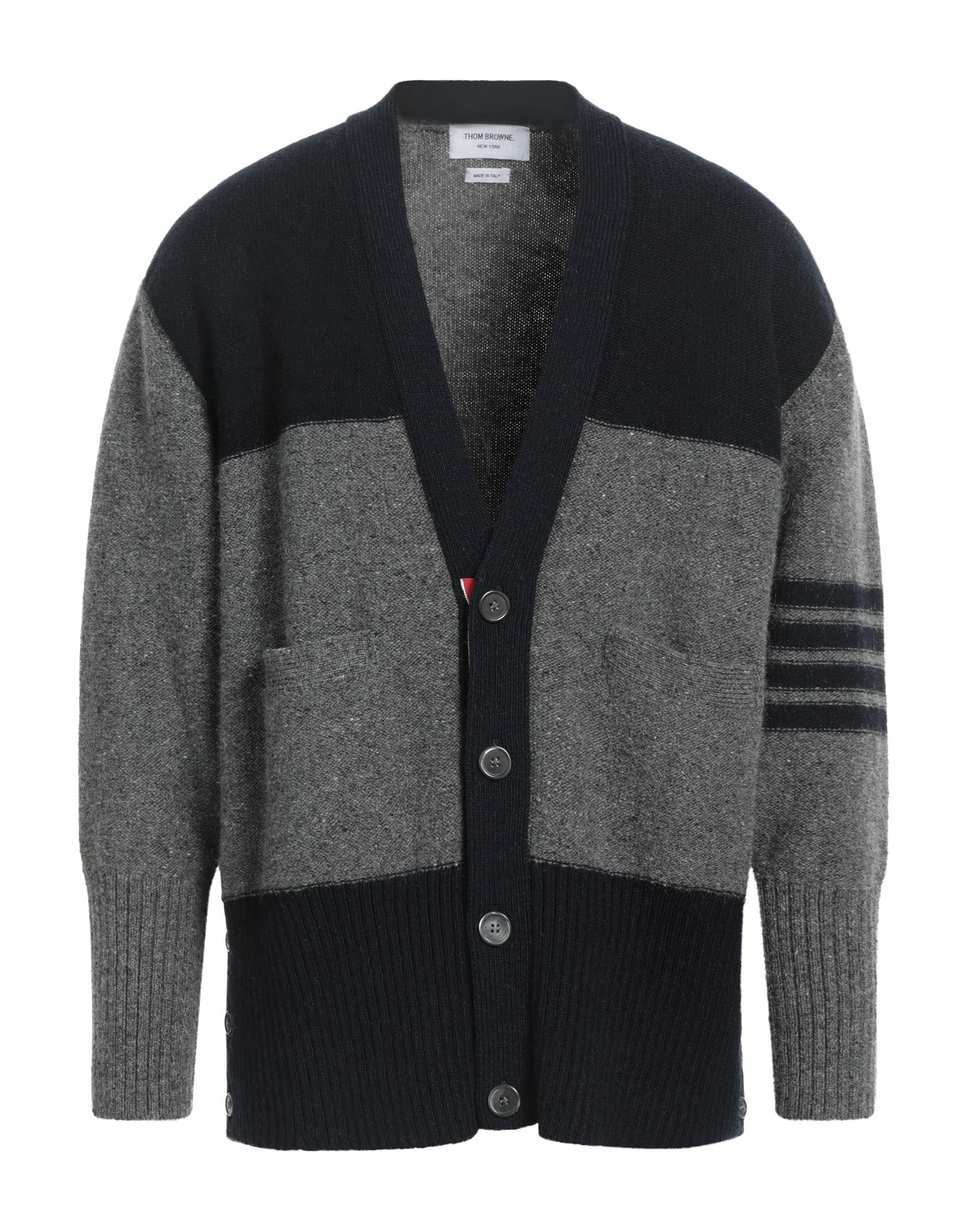 니트 소재, 미디엄웨이트 니트, 브랜드 로고, 멜란지, 롱 슬리브, 버튼 여밈, 멀티 포켓, 손세탁 또는 드라이클리닝, 표백 금지, 건조기 사용불가. 이미지