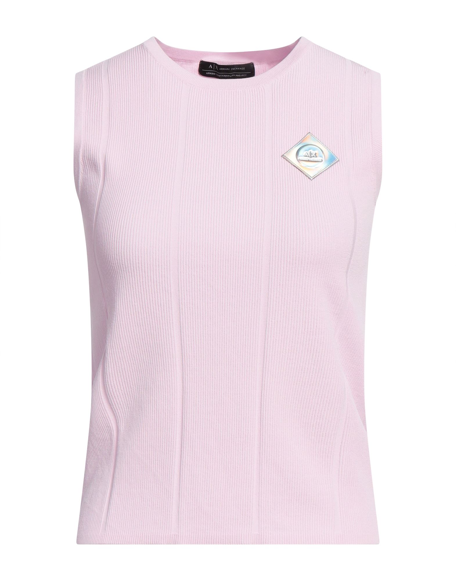 니트 소재, 리브(rib) 조직, 라이트웨이트 니트, 솔리드 컬러, 브랜드 로고, 크루넥, 슬리브리스, 손세탁, 건조기 사용불가. 이미지