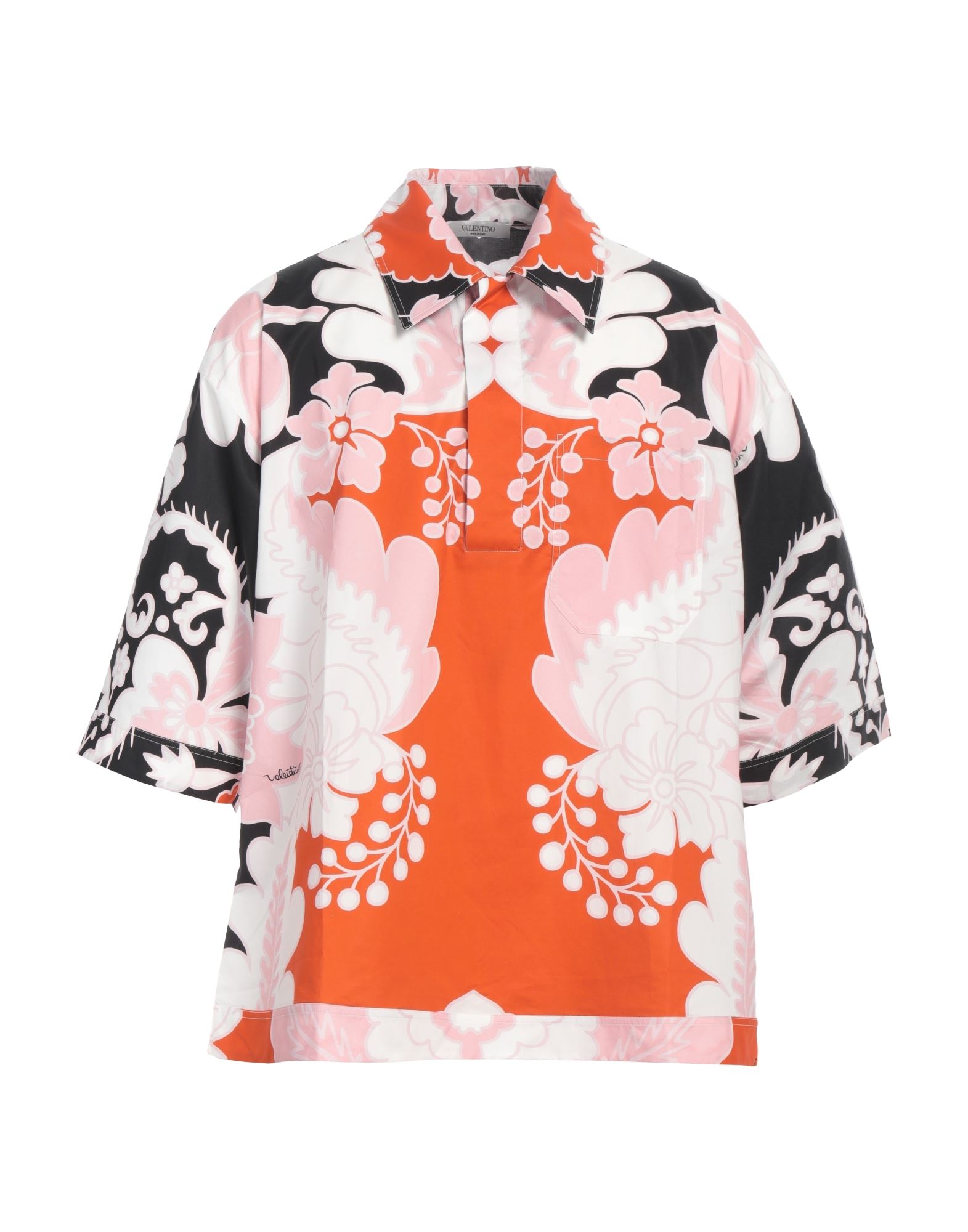 레귤러 셔츠, 포플린, 플로럴 모티브, 브랜드 로고, 클래식 칼라, 쇼트 슬리브, 히든 버튼 여밈, 포켓 1개, 사이드 슬릿 헴라인, 동물성 비섬유 자재 함유, 세탁기 세탁 또는 드라이클리닝, 표백 금지, 건조기 사용불가. 이미지