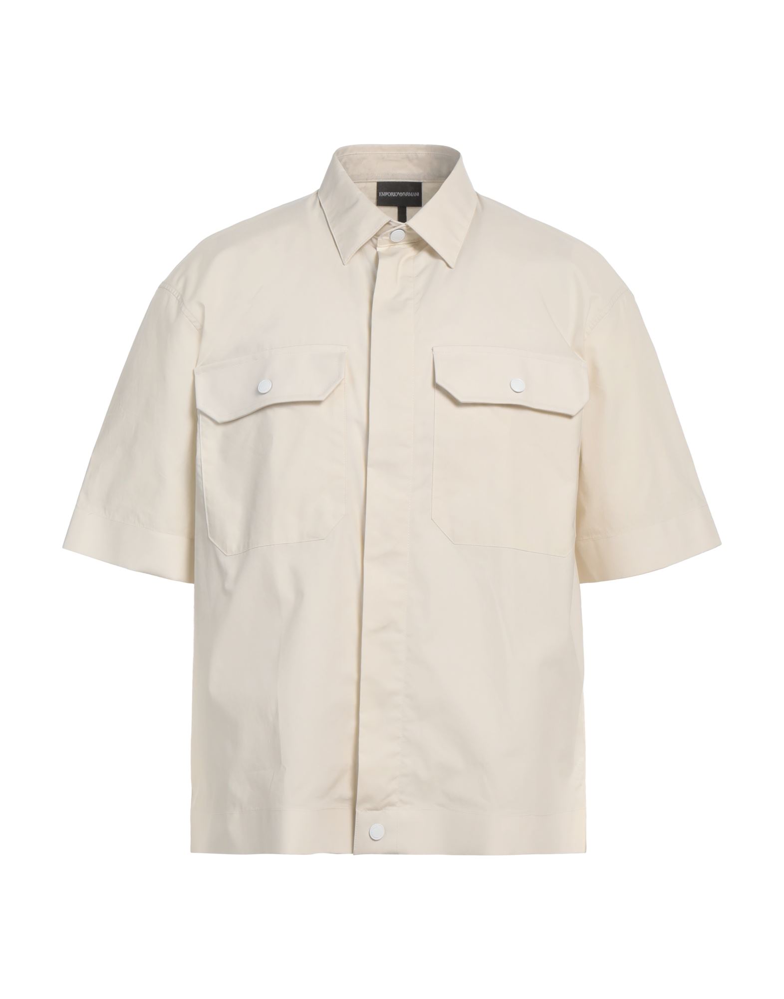 사파리 셔츠, 우븐, 솔리드 컬러, 브랜드 로고, 클래식 칼라, 쇼트 슬리브, 지퍼 여밈, 포켓 2개, 세탁기로 세탁, 표백 금지, 건조기 사용불가. 이미지