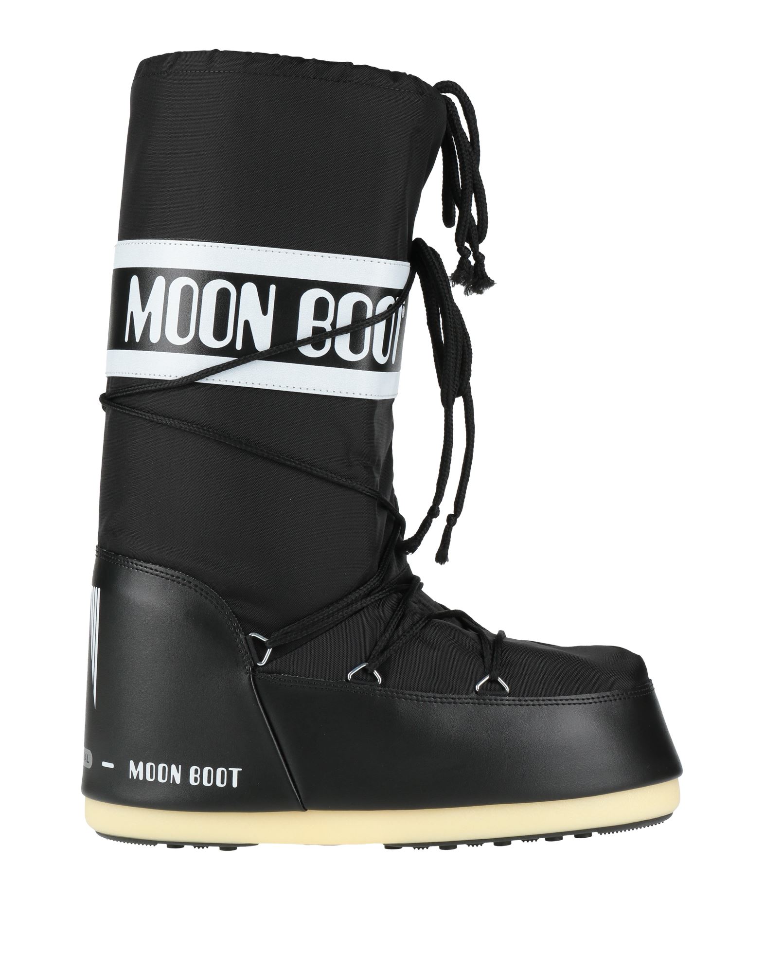 패딩 부츠, 테크니컬 패브릭, 투톤 패턴, 브랜드 로고, 합성 충전재, 레이스업 여밈, 라운드 토, 힐 없음, 고무 밑창, 스키/스노우보드, lifestyle, 스몰 핏, 눈 덮인 슬로프 안팎에서 활약하는, 스타일과 편안함을 모두 갖춘 퍼포먼스 스키웨어. 이미지