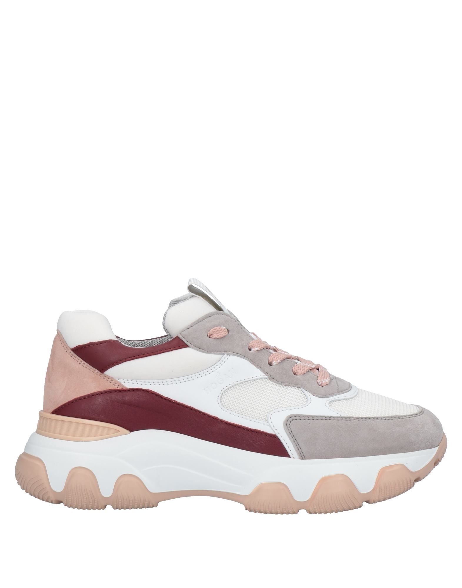 로우탑 스니커즈 & 스포츠 슈즈, 테크니컬 패브릭, 가죽, 멀티컬러 패턴, 브랜드 로고, 스웨이드 트리밍 , 내부 테크니컬 패브릭, 레이스업 여밈, 라운드 토, 고무 웨지, 미끄럼방지 고무 밑창, 동물성 비섬유 자재 함유. 이미지