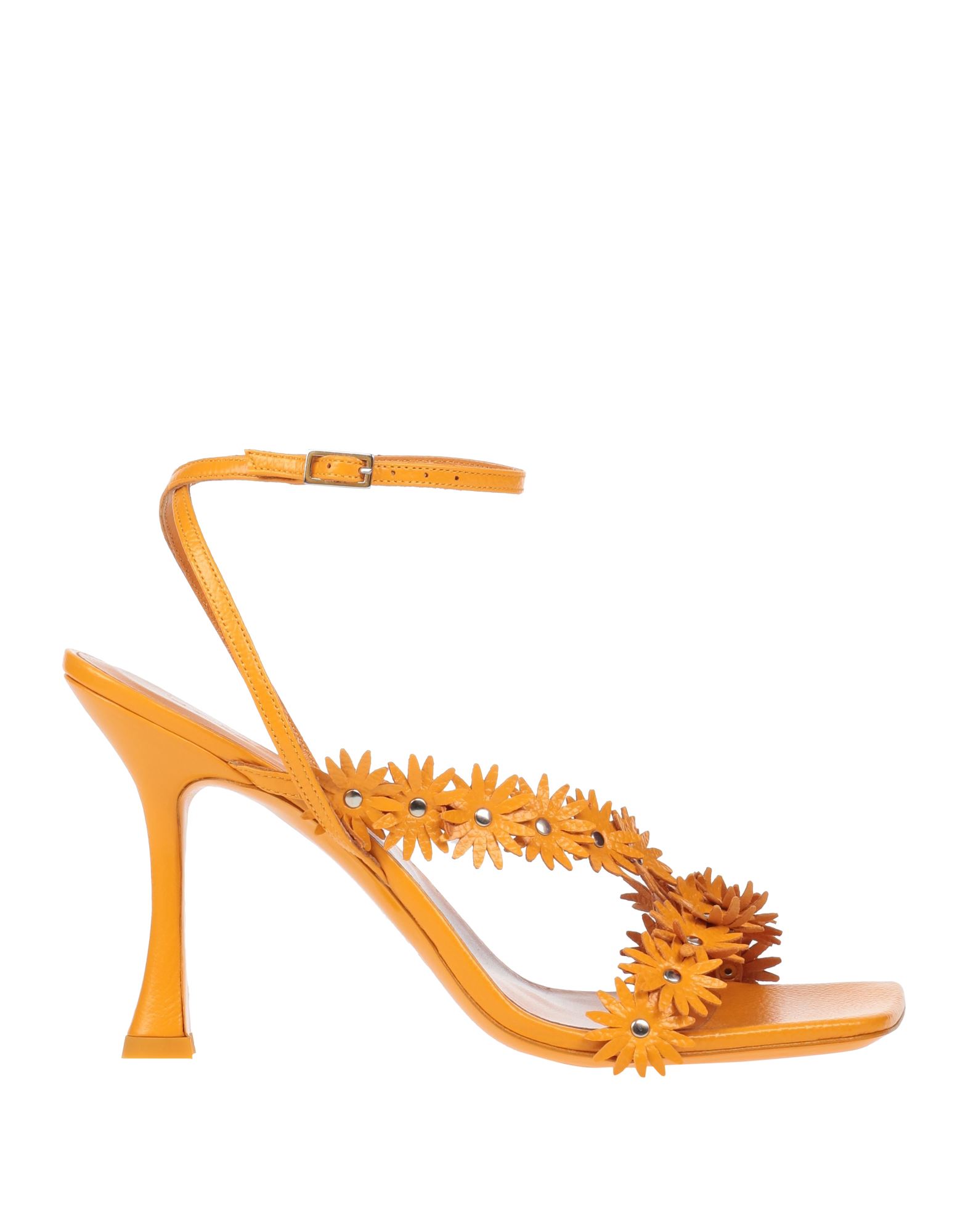 가죽, 플로럴 아플리케, 장식 디테일 솔리드 컬러, 가죽 소재의 내부, 앵클 버클 스트랩, 스퀘어 토, 스풀 힐, 커버드 힐, 가죽 밑창, 동물성 비섬유 자재 함유, 앵클 스트랩 샌들. 이미지
