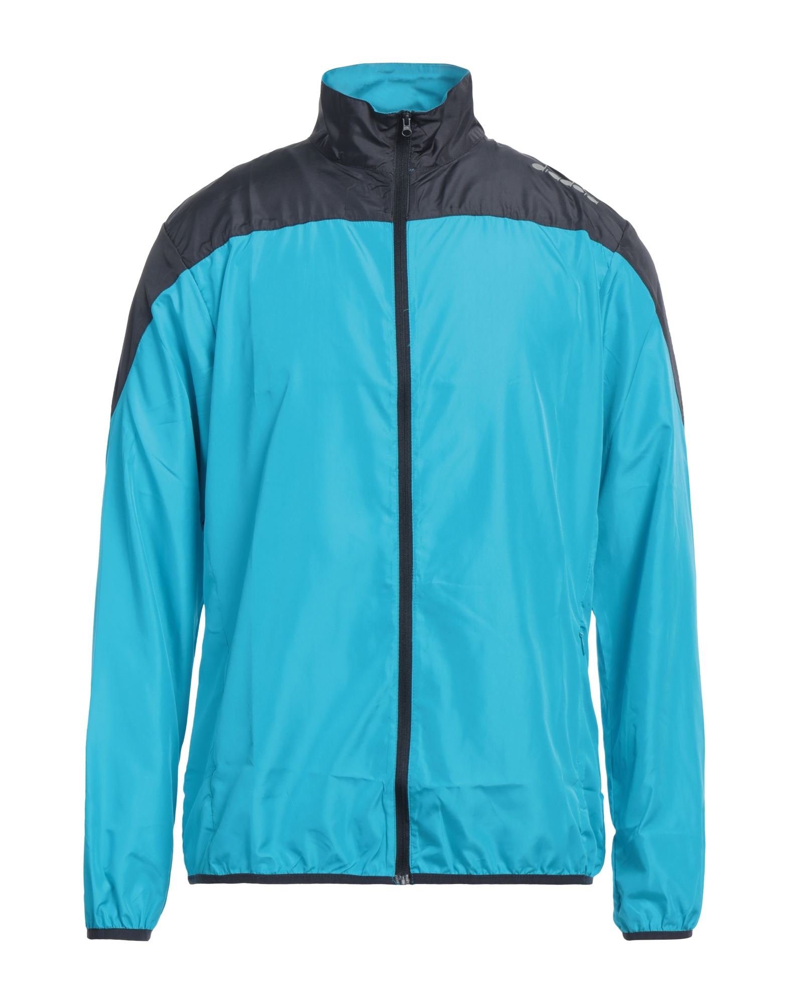 테크니컬 패브릭, 브랜드 로고, 투톤 패턴, 터틀넥, 싱글브레스티드, 롱 슬리브, 안감없음, 지퍼 여밈, 멀티 포켓, 세탁기로 세탁, 표백 금지, 건조기 사용불가, 윈드브레이커. 이미지