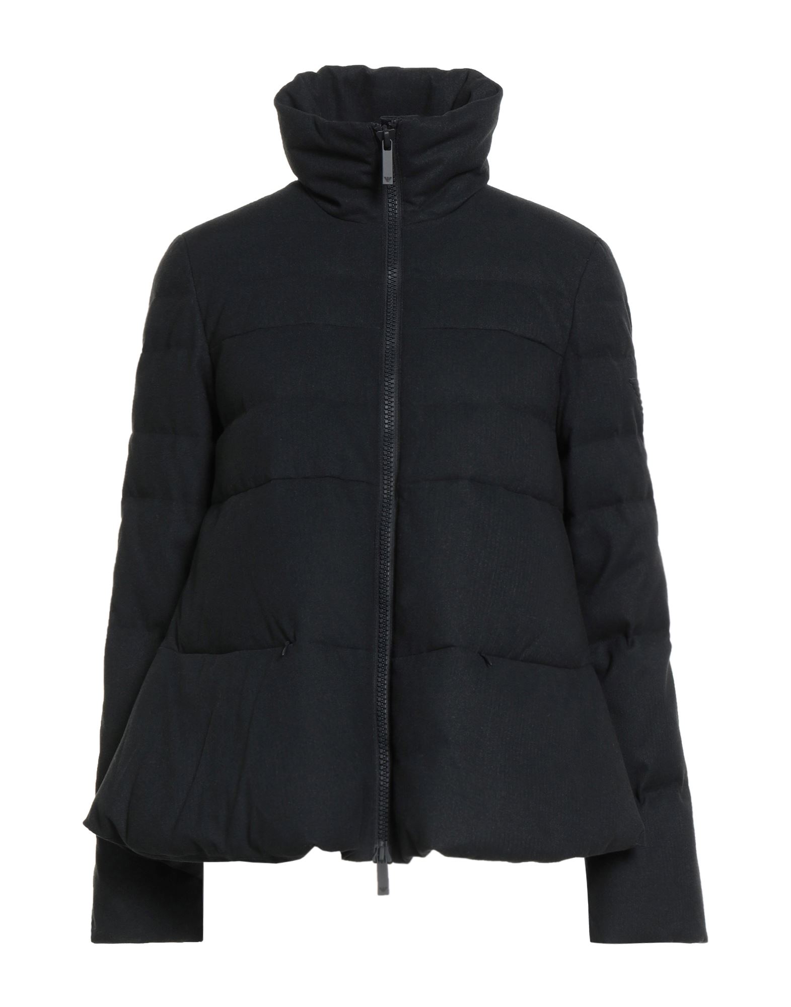 쇼트 다운 자켓, 플란넬, 퀼팅, 브랜드 로고, 솔리드 컬러, 터틀넥, 롱 슬리브, 덕 다운 내장, 헤비 패딩, 지퍼 여밈, 지퍼 포켓, 동물성 비섬유 자재 함유, 세탁기로 세탁, 표백 금지, 건조기 사용불가. 이미지