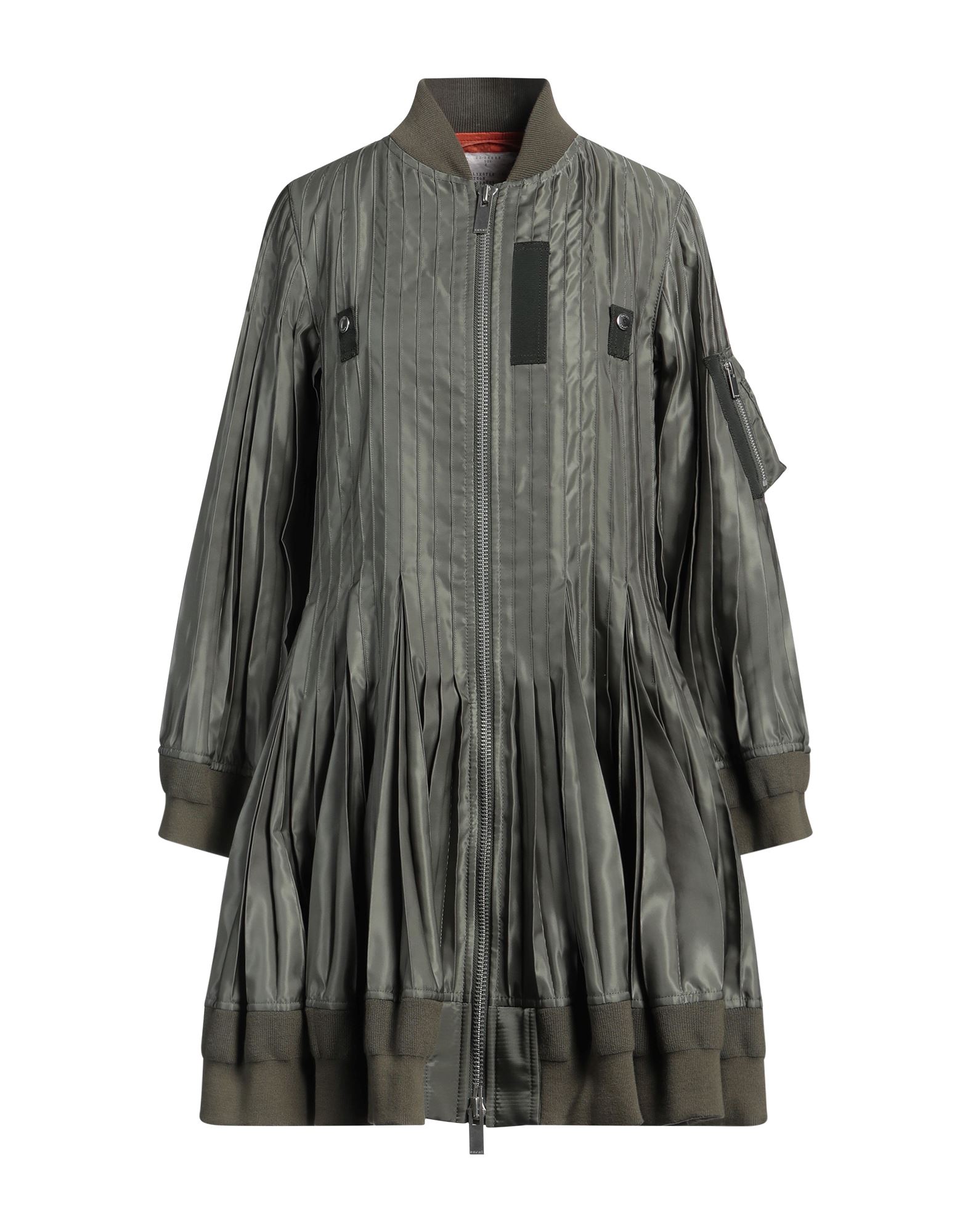 롱 자켓, 새틴, 솔리드 컬러, 주름 가공, 니트 트리밍, 그로그랭 트림, 크루넥, 롱 슬리브, 안감있음, 지퍼 여밈, 지퍼 포켓, 드라이클리닝, 표백 금지, 건조기 사용불가, 이 브랜드는 사이즈가 크게 나옵니다. 이미지