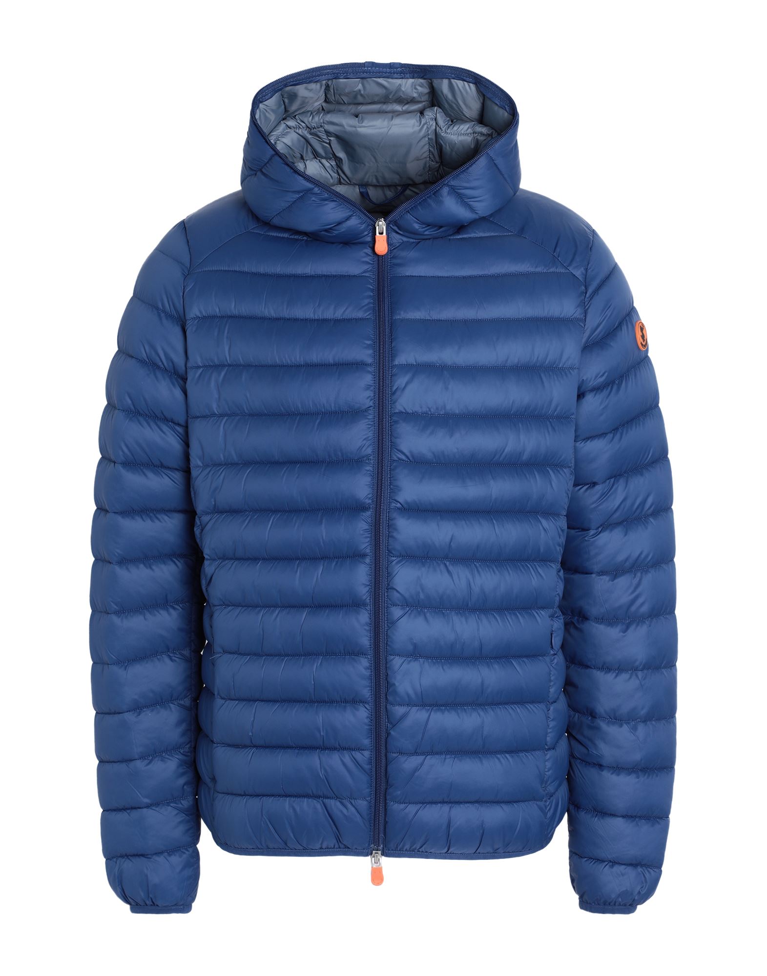 테크니컬 패브릭, 퀼팅, 발수 소재, 브랜드 로고, 솔리드 컬러, 후드, 싱글브레스티드, 롱 슬리브, 내부 패딩, κλείσιμο με φερμουάρ, 멀티 포켓, 지퍼 포켓, 싱글브레스티드 자켓. 이미지