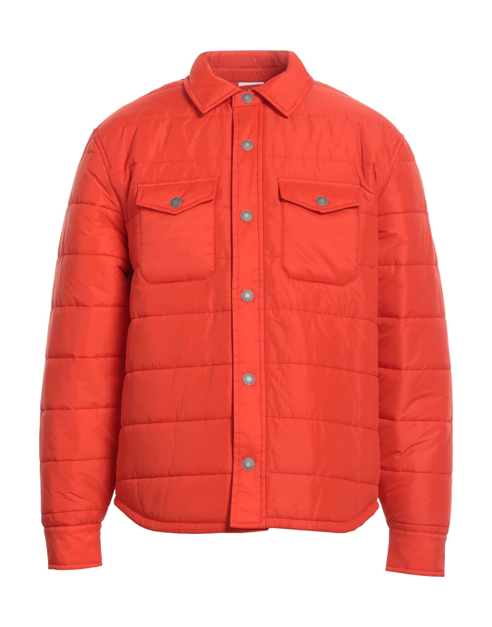 쇼트 패딩 자켓, 테크니컬 패브릭, 솔리드 컬러, 브랜드 로고, 클래식 칼라, 싱글브레스티드, 롱 슬리브, 합성 충전재, 버튼 여밈, 멀티 포켓, 세탁기로 세탁, 표백 금지, 건조기 사용불가. 이미지