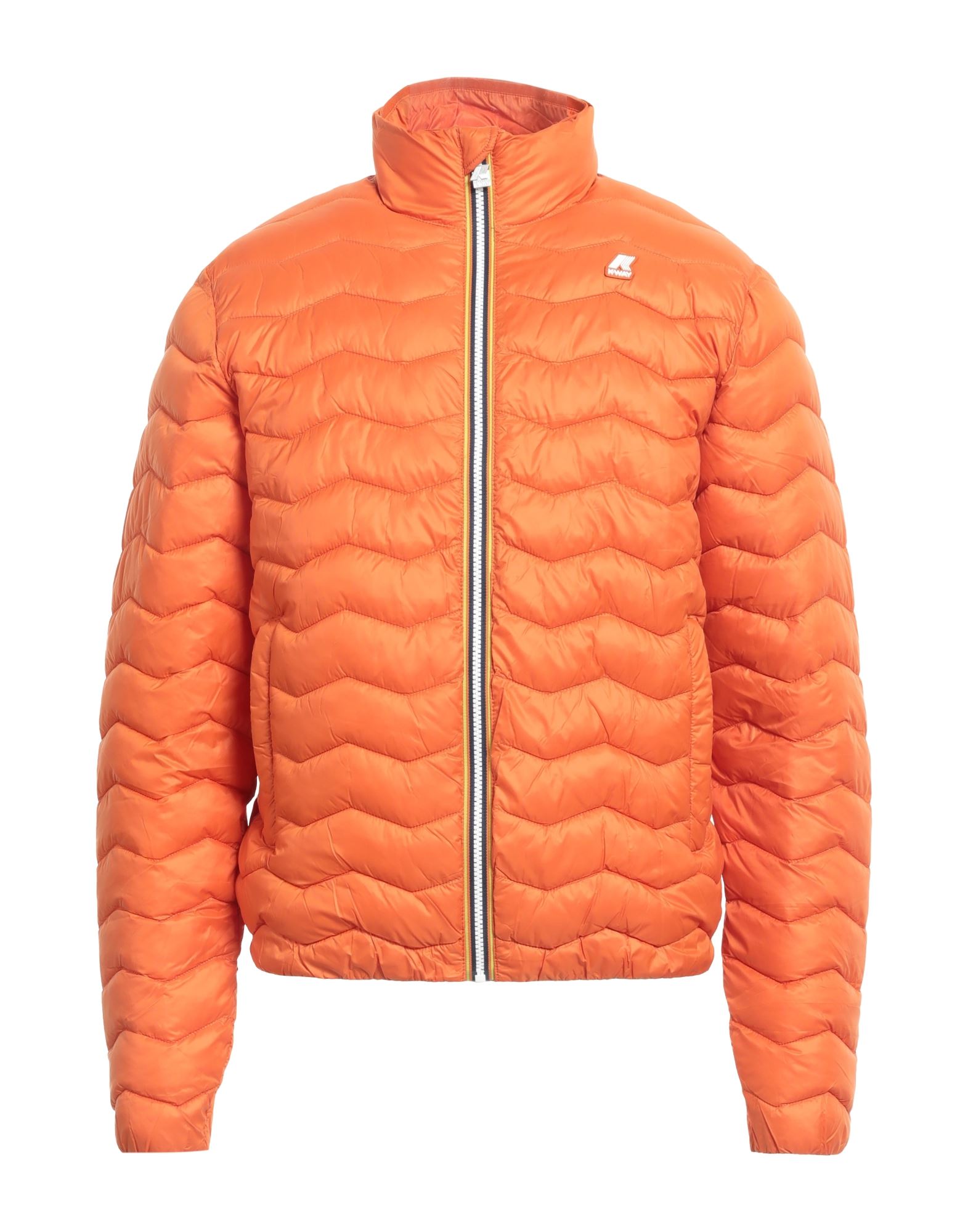 쇼트 패딩 자켓, 테크니컬 패브릭, 솔리드 컬러, 브랜드 로고, 터틀넥, 싱글브레스티드, 롱 슬리브, 합성 충전재, 지퍼 여밈, 멀티 포켓. 이미지