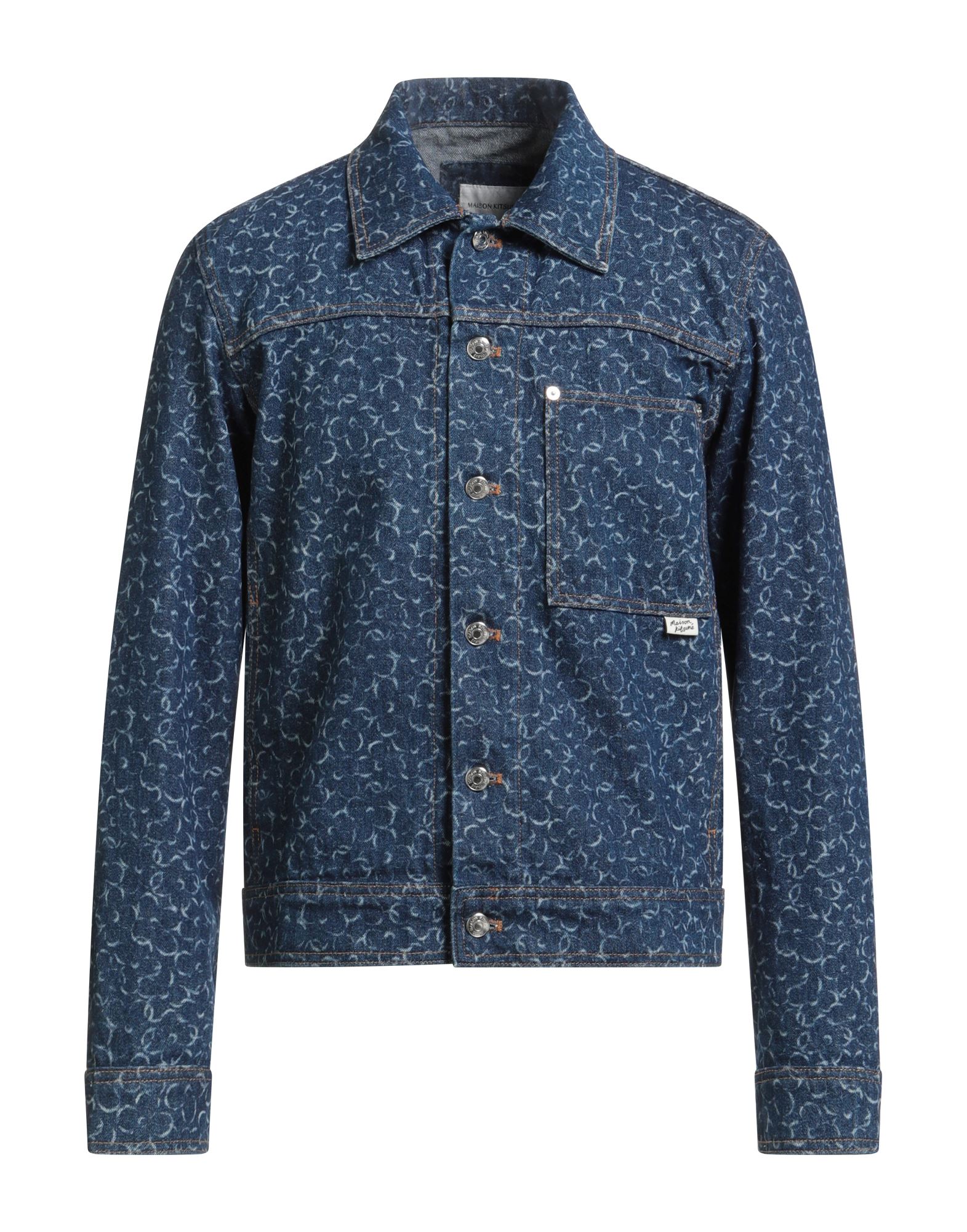 데님 트러커 자켓, 데님, 바랜 효과, 브랜드 로고, 솔리드 컬러, 다크 워싱, 클래식 칼라, 롱 슬리브, 버튼 커프스, 안감없음, 버튼 여밈, 슬릿 포켓, 포켓 1개, 세탁기 세탁 또는 드라이클리닝, 표백 금지, 건조기 사용불가. 이미지