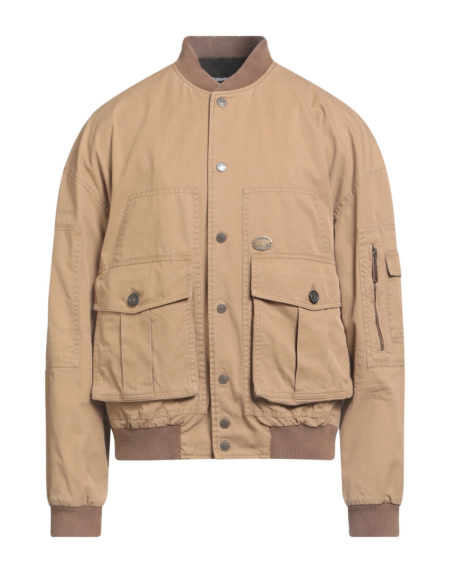 보머 자켓, 개버딘, 브랜드 로고, 니트 트리밍, 솔리드 컬러, 크루넥, 롱 슬리브, 리브 조직 커프스, 안감있음, 스냅버튼 여밈, 멀티 포켓, 동물성 비섬유 자재 함유, 세탁기로 세탁, 표백 금지, 건조기 사용불가. 이미지